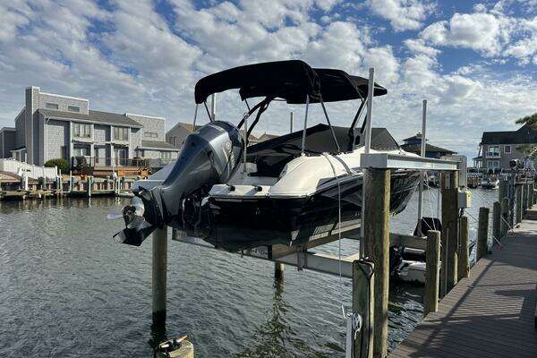 Photo of the 2019 Stingray 234LR