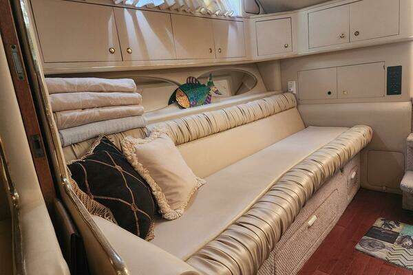 Photo of the 2000 Sea Ray 330 Express Cruiser "Time Out"