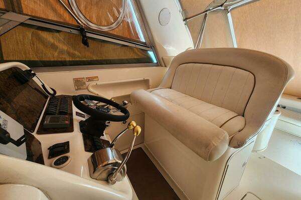 Photo of the 2000 Sea Ray 330 Express Cruiser "Time Out"