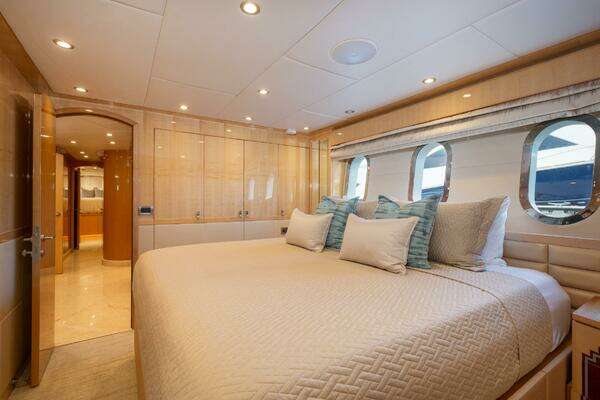 Hargrave Sky Lounge Yacht For Sale