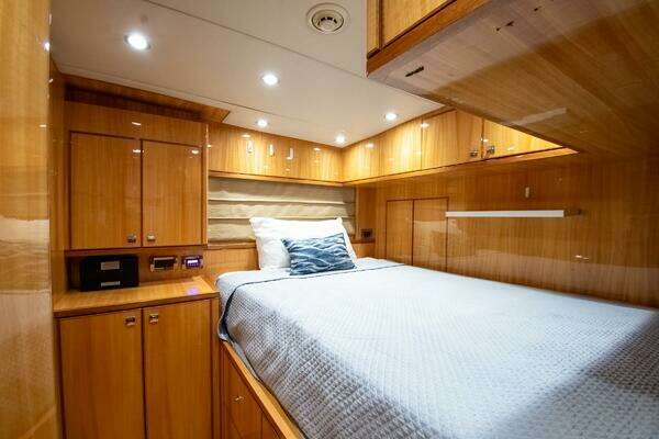 Hargrave Sky Lounge Yacht For Sale