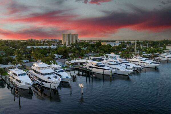 Hargrave Sky Lounge Yacht For Sale