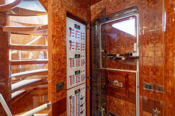 Hargrave Sky Lounge Yacht For Sale