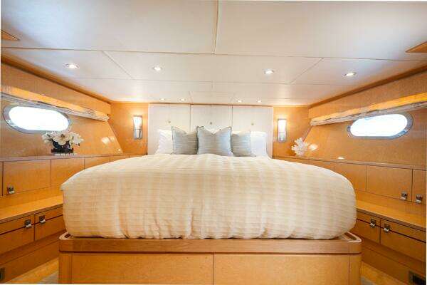 Hargrave Sky Lounge Yacht For Sale