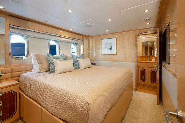 Hargrave Sky Lounge Yacht For Sale