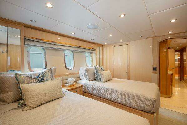 Hargrave Sky Lounge Yacht For Sale
