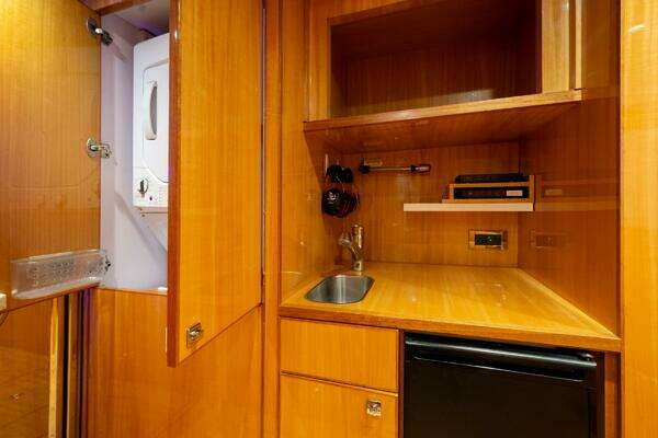 Hargrave Sky Lounge Yacht For Sale