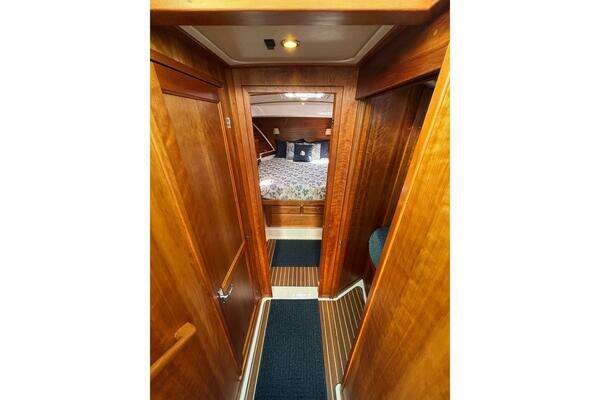 Back Cove 37 Yacht For Sale