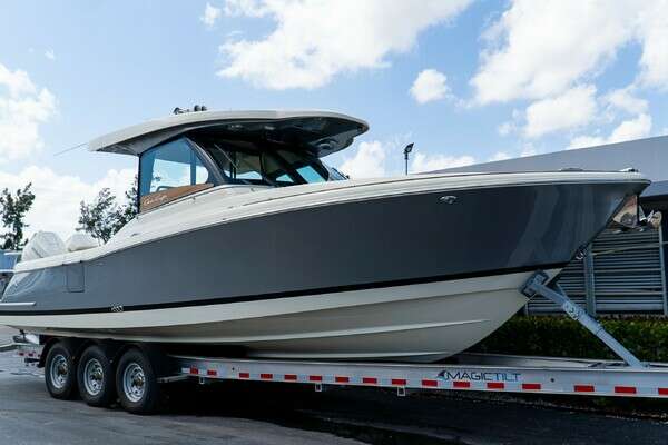 32-ft-Chris-Craft-2025-Calypso-Stuart Florida United States yacht for sale