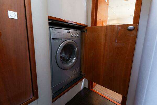 Sunseeker Predator 60 Yacht For Sale