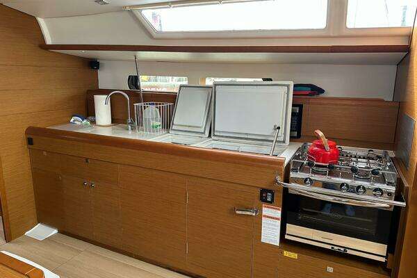 Jeanneau Sun Odyssey 479 Yacht For Sale