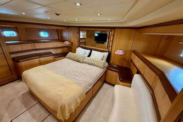 Mangusta 92 Yacht For Sale