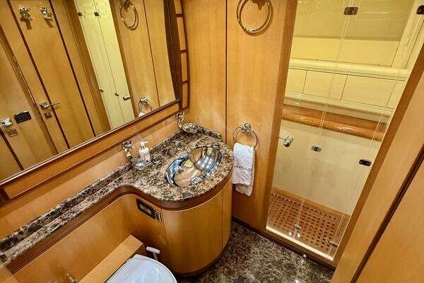 Mangusta 92 Yacht For Sale