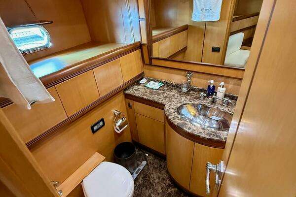 Mangusta 92 Yacht For Sale