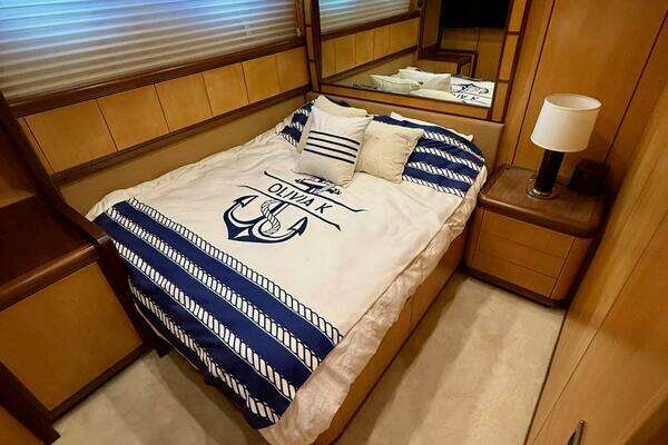 Mangusta 92 Yacht For Sale