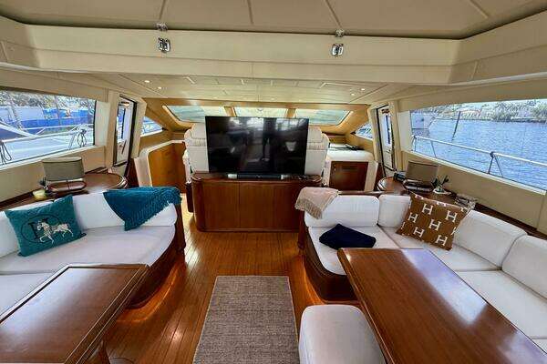 Mangusta 92 Yacht For Sale