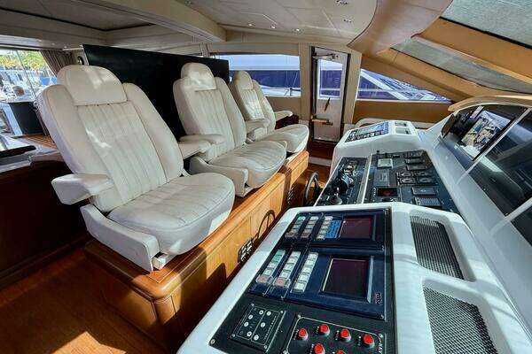 Mangusta 92 Yacht For Sale
