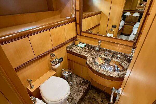 Mangusta 92 Yacht For Sale