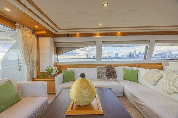 2011 Ferretti Yachts 83