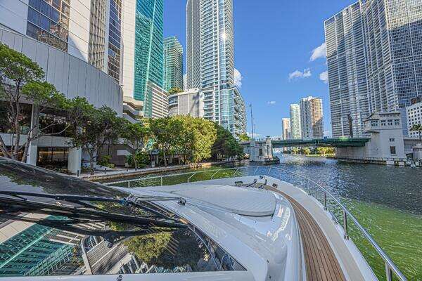 2011 Ferretti Yachts 83