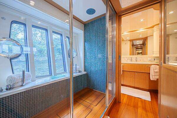 2011 Ferretti Yachts 83