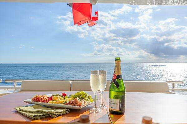 2011 Ferretti Yachts 83