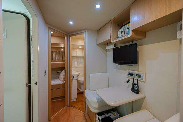 2011 Ferretti Yachts 83