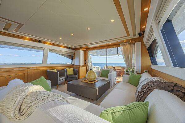 2011 Ferretti Yachts 83