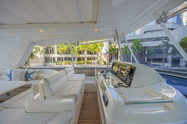 2011 Ferretti Yachts 83