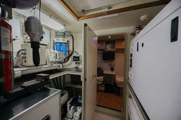 2011 Ferretti Yachts 83