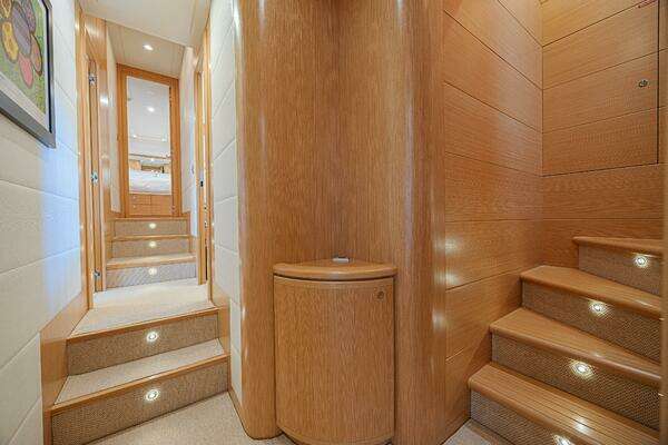 2011 Ferretti Yachts 83