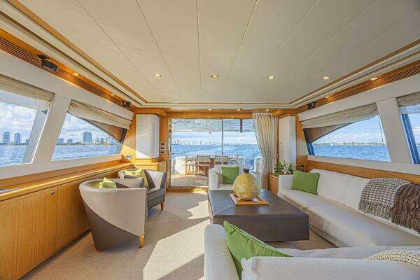 2011 Ferretti Yachts 83