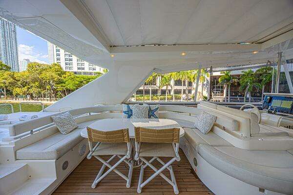 2011 Ferretti Yachts 83