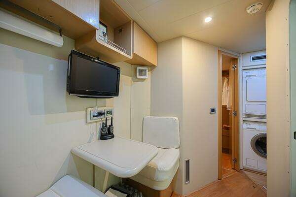 2011 Ferretti Yachts 83