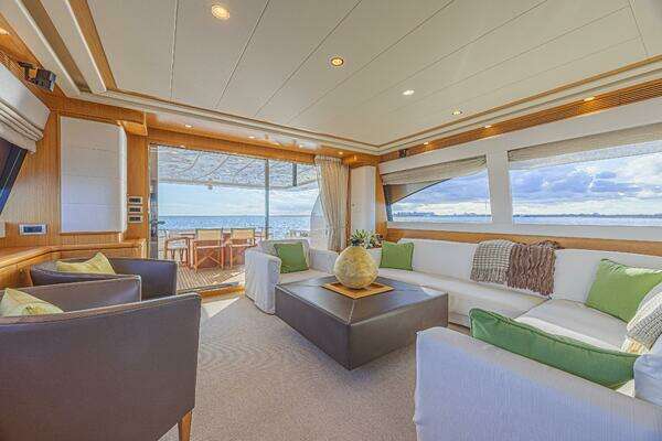 2011 Ferretti Yachts 83