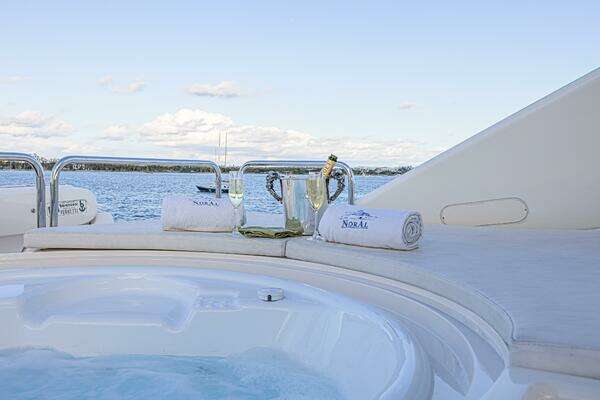 2011 Ferretti Yachts 83