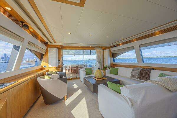 2011 Ferretti Yachts 83