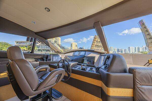 2011 Ferretti Yachts 83
