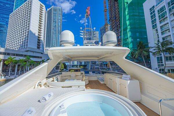 2011 Ferretti Yachts 83