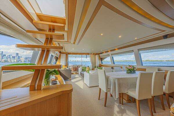 2011 Ferretti Yachts 83