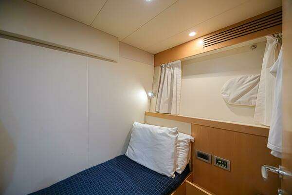 2011 Ferretti Yachts 83