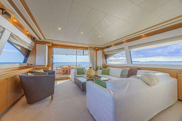 2011 Ferretti Yachts 83