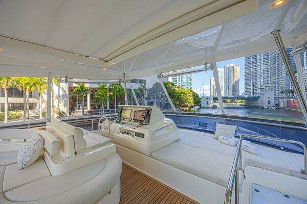 2011 Ferretti Yachts 83