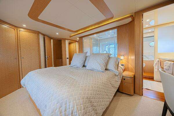 2011 Ferretti Yachts 83