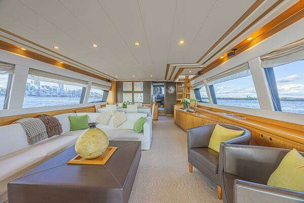 2011 Ferretti Yachts 83