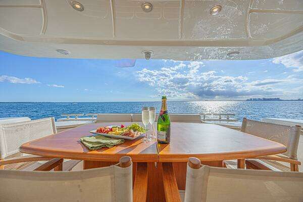 2011 Ferretti Yachts 83