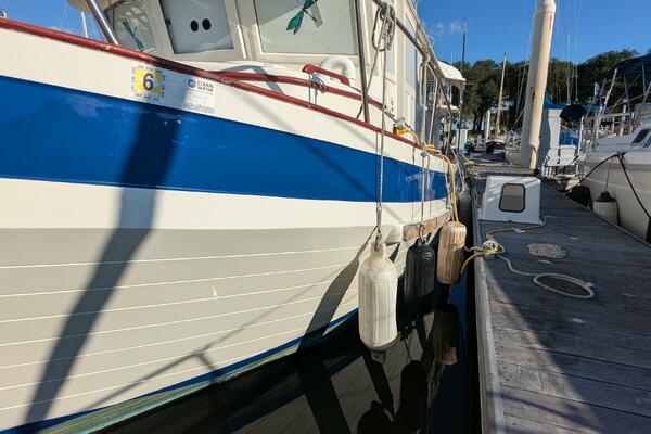 Petite Fleur 30ft Ho Hsing Yacht For Sale