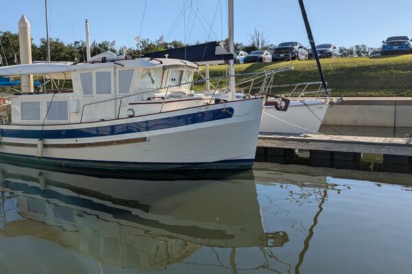 Petite Fleur 30ft Ho Hsing Yacht For Sale