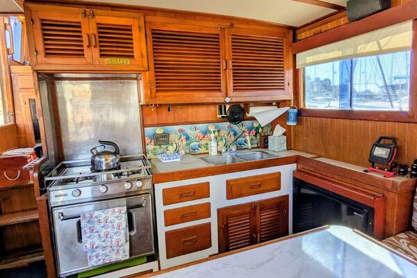 Petite Fleur 30ft Ho Hsing Yacht For Sale