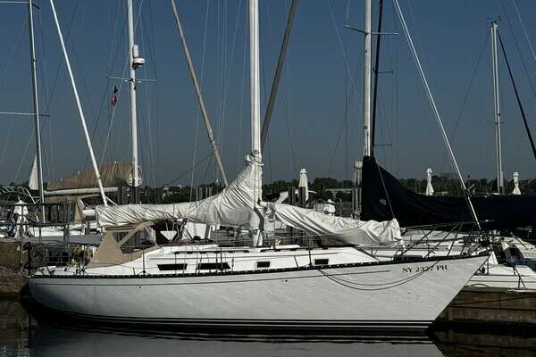 37-ft-Hunter-1984-- Buffalo New York United States  yacht for sale